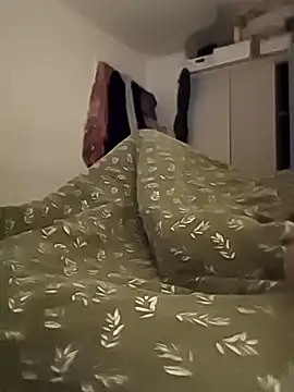 Snapshot of Joinus1988 chatting on 12/18/25, 06:07 Joinus1988 online show from 12/18/25, 06:07