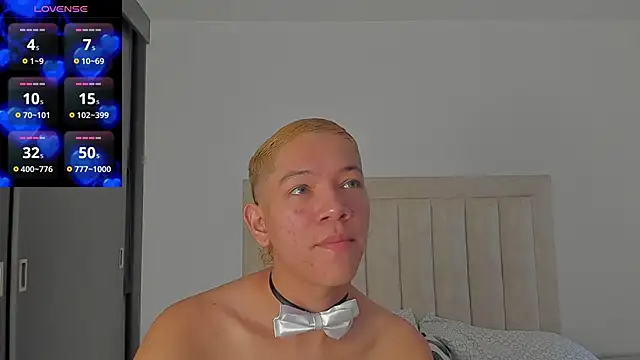 Snapshot of JulianRose_1 chatting on 10/26/25, 11:21 JulianRose 1 online show from 10/26/25, 11:21