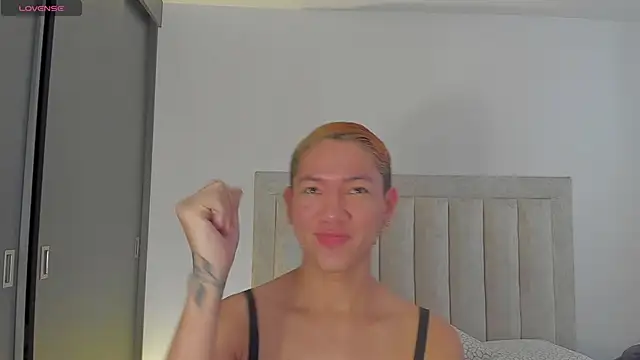 Snapshot of JulianRose_1 chatting on 11/26/25, 12:16 JulianRose 1 online show from 11/26/25, 12:16