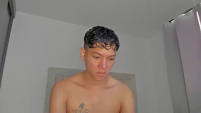 Snapshot of JulianRose_1 chatting on 04/18/26, 11:56 JulianRose 1 online show from 04/18/26, 11:56