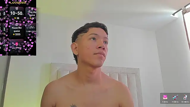 Snapshot of JulianRose_1 chatting on 03/19/25, 02:35 JulianRose 1 online show from 03/19/25, 02:35