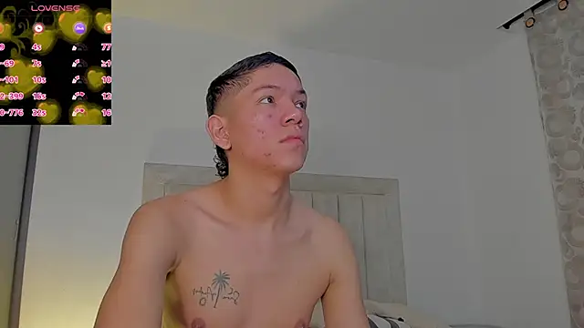 Snapshot of JulianRose_1 chatting on 10/12/25, 08:37 JulianRose 1 online show from 10/12/25, 08:37