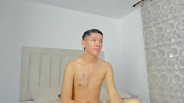 Snapshot of JulianRose_1 chatting on 02/25/25, 10:48 JulianRose 1 online show from 02/25/25, 10:48