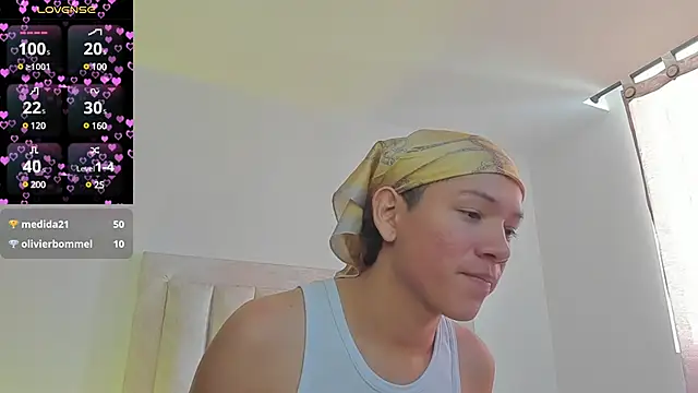 Snapshot of JulianRose_1 chatting on 03/16/25, 03:06 JulianRose 1 online show from 03/16/25, 03:06