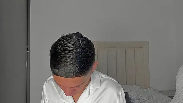 Snapshot of JulianRose_1 chatting on 02/17/26, 11:18 JulianRose 1 online show from 02/17/26, 11:18