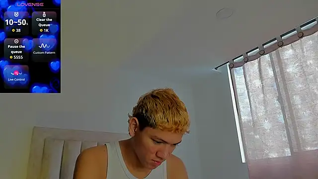 Snapshot of JulianRose_1 chatting on 11/09/25, 01:15 JulianRose 1 online show from 11/09/25, 01:15