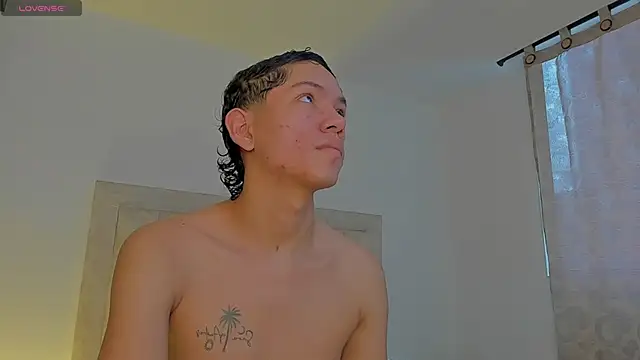 Snapshot of JulianRose_1 chatting on 09/18/25, 11:46 JulianRose 1 online show from 09/18/25, 11:46