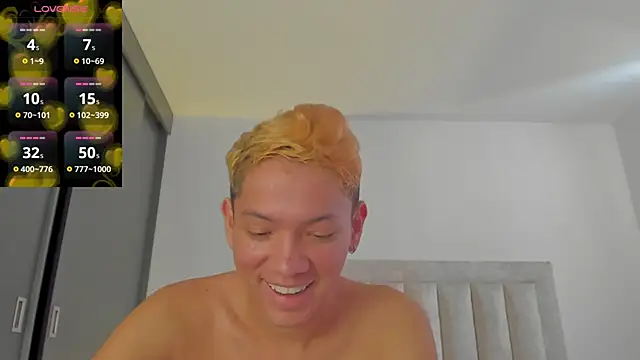 Snapshot of JulianRose_1 chatting on 11/15/25, 01:15 JulianRose 1 online show from 11/15/25, 01:15