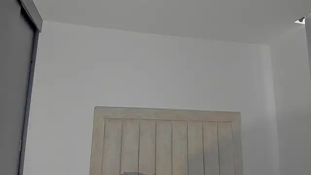 Snapshot of JulianRose_1 chatting on 05/28/26, 01:06 JulianRose 1 online show from 05/28/26, 01:06