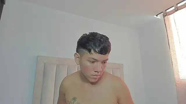 Snapshot of JulianRose_1 chatting on 02/23/25, 03:08 JulianRose 1 online show from 02/23/25, 03:08