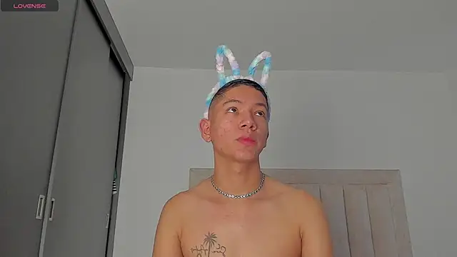 Snapshot of JulianRose_1 chatting on 02/07/26, 11:40 JulianRose 1 online show from 02/07/26, 11:40