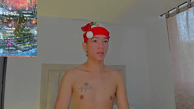 Snapshot of JulianRose_1 chatting on 12/17/25, 11:48 JulianRose 1 online show from 12/17/25, 11:48