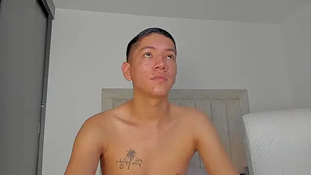 Snapshot of JulianRose_1 chatting on 02/13/26, 11:32 JulianRose 1 online show from 02/13/26, 11:32