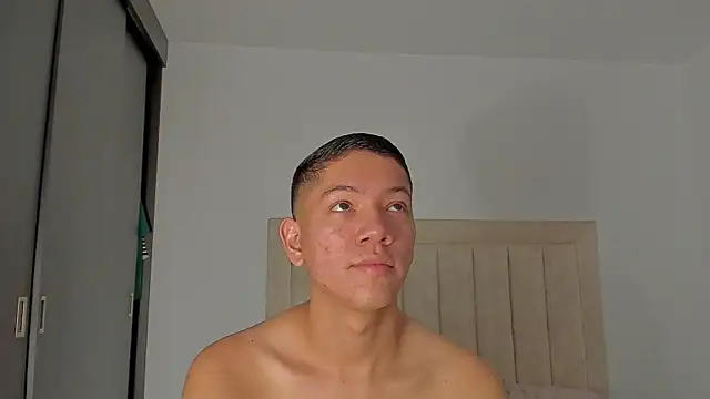 Snapshot of JulianRose_1 chatting on 02/05/26, 11:06 JulianRose 1 online show from 02/05/26, 11:06