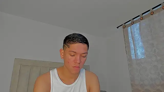 Snapshot of JulianRose_1 chatting on 02/27/26, 11:32 JulianRose 1 online show from 02/27/26, 11:32