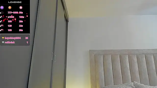 Snapshot of JulianRose_1 chatting on 09/26/25, 01:40 JulianRose 1 online show from 09/26/25, 01:40