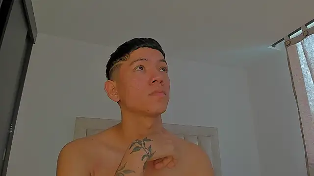 Snapshot of JulianRose_1 chatting on 02/24/26, 02:29 JulianRose 1 online show from 02/24/26, 02:29