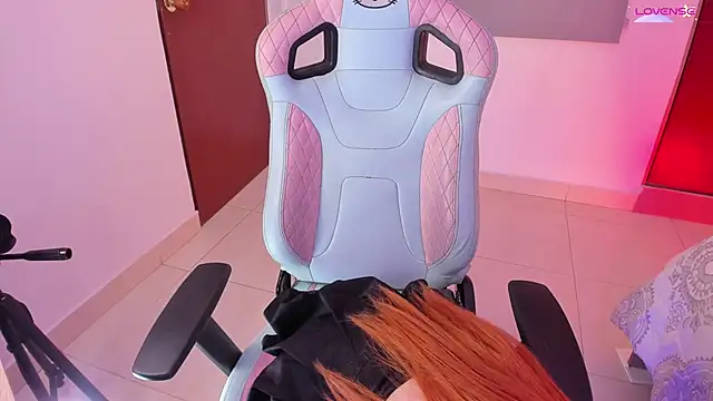 Eyleen 24 online show from 12/17/25, 11:32