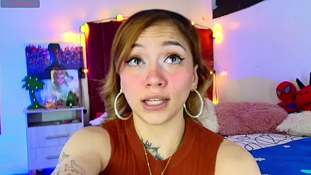 alisson zafiro  online show from 10/08/25, 03:30