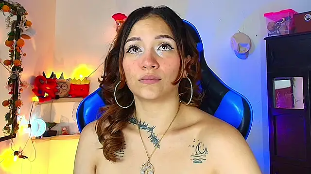 Snapshot of alisson_zafiro_ chatting on 06/04/26, 03:11 alisson zafiro online show from 06/04/26, 03:11