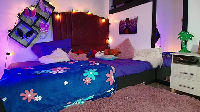 alisson zafiro  online show from 03/07/25, 06:13