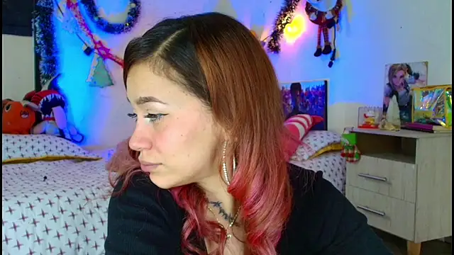 alisson zafiro  online show from 12/22/25, 04:01