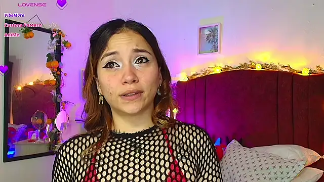 alisson zafiro  online show from 04/19/26, 03:29