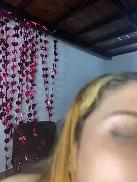 Snapshot of FlorBich chatting on 02/15/25, 05:07 FlorBich online show from 02/15/25, 05:07