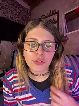 Snapshot of FlorBich chatting on 06/27/26, 04:51 FlorBich online show from 06/27/26, 04:51