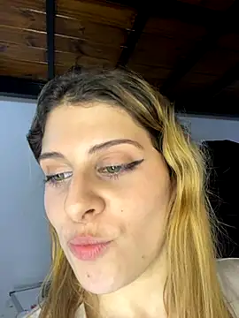 Snapshot of FlorBich chatting on 09/19/25, 10:14 FlorBich online show from 09/19/25, 10:14