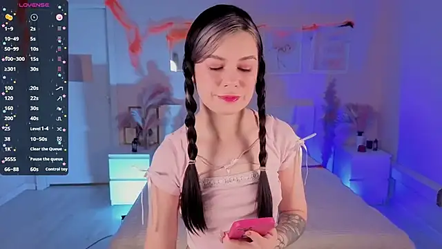 Snapshot of Lil_Amelie chatting on 11/08/25, 10:19 Lil Amelie online show from 11/08/25, 10:19