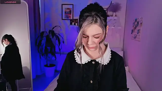 Snapshot of Lil_Amelie chatting on 11/15/25, 08:51 Lil Amelie online show from 11/15/25, 08:51