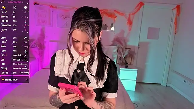 Snapshot of Lil_Amelie chatting on 11/07/25, 09:47 Lil Amelie online show from 11/07/25, 09:47