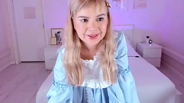 Snapshot of Lil_Amelie chatting on 04/17/26, 08:17 Lil Amelie online show from 04/17/26, 08:17