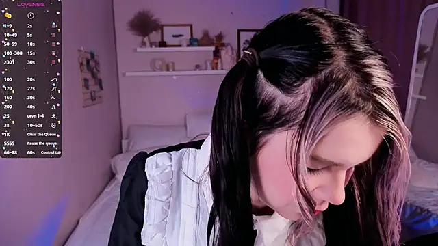 Snapshot of Lil_Amelie chatting on 11/29/25, 02:06 Lil Amelie online show from 11/29/25, 02:06