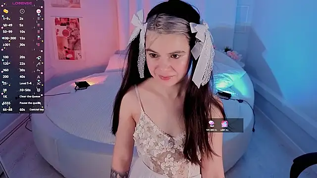 Snapshot of Lil_Amelie chatting on 10/11/25, 07:31 Lil Amelie online show from 10/11/25, 07:31