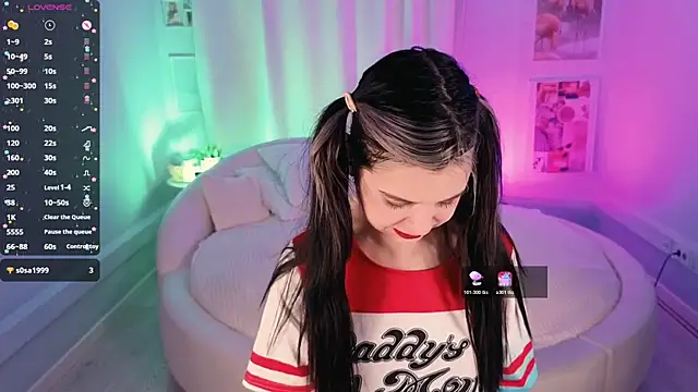 Snapshot of Lil_Amelie chatting on 11/21/25, 07:51 Lil Amelie online show from 11/21/25, 07:51