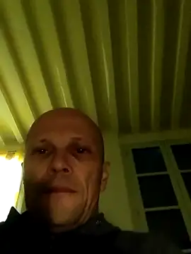 Snapshot of wedge75 chatting on 10/13/25, 09:44 wedge75 online show from 10/13/25, 09:44