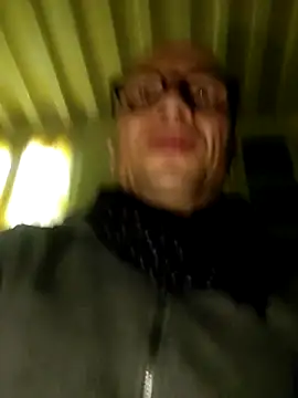 Snapshot of wedge75 chatting on 10/16/25, 09:17 wedge75 online show from 10/16/25, 09:17