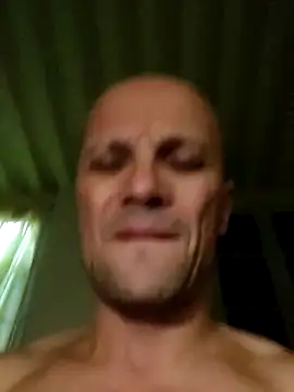 Snapshot of wedge75 chatting on 10/15/25, 04:26 wedge75 online show from 10/15/25, 04:26