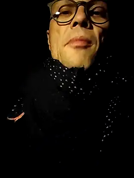 Snapshot of wedge75 chatting on 10/01/25, 11:30 wedge75 online show from 10/01/25, 11:30