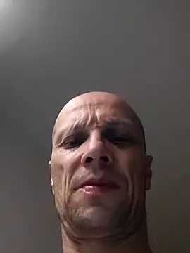 Snapshot of wedge75 chatting on 10/10/25, 04:41 wedge75 online show from 10/10/25, 04:41