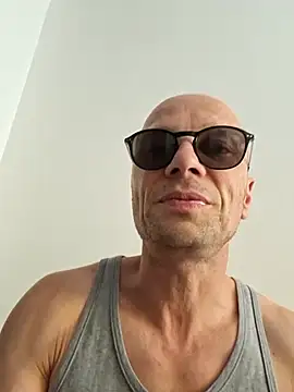 Snapshot of wedge75 chatting on 06/17/26, 02:27 wedge75 online show from 06/17/26, 02:27