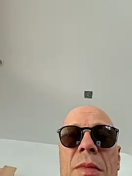 Snapshot of wedge75 chatting on 05/19/26, 12:56 wedge75 online show from 05/19/26, 12:56