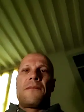 Snapshot of wedge75 chatting on 10/14/25, 09:10 wedge75 online show from 10/14/25, 09:10