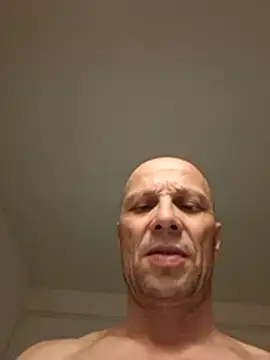 Snapshot of wedge75 chatting on 05/18/26, 04:23 wedge75 online show from 05/18/26, 04:23