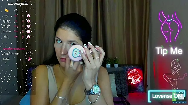 Alianna Solo Kisses online show from 10/31/25, 06:32