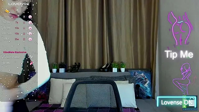 Alianna Solo Kisses online show from 10/30/25, 12:14