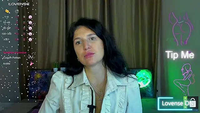 Alianna Solo Kisses online show from 10/28/25, 12:15