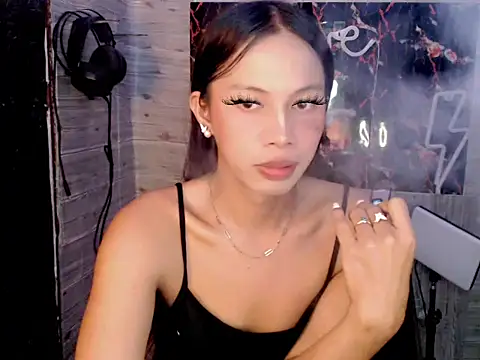 Snapshot of whiteladyboy chatting on 10/01/25, 01:48 whiteladyboy online show from 10/01/25, 01:48